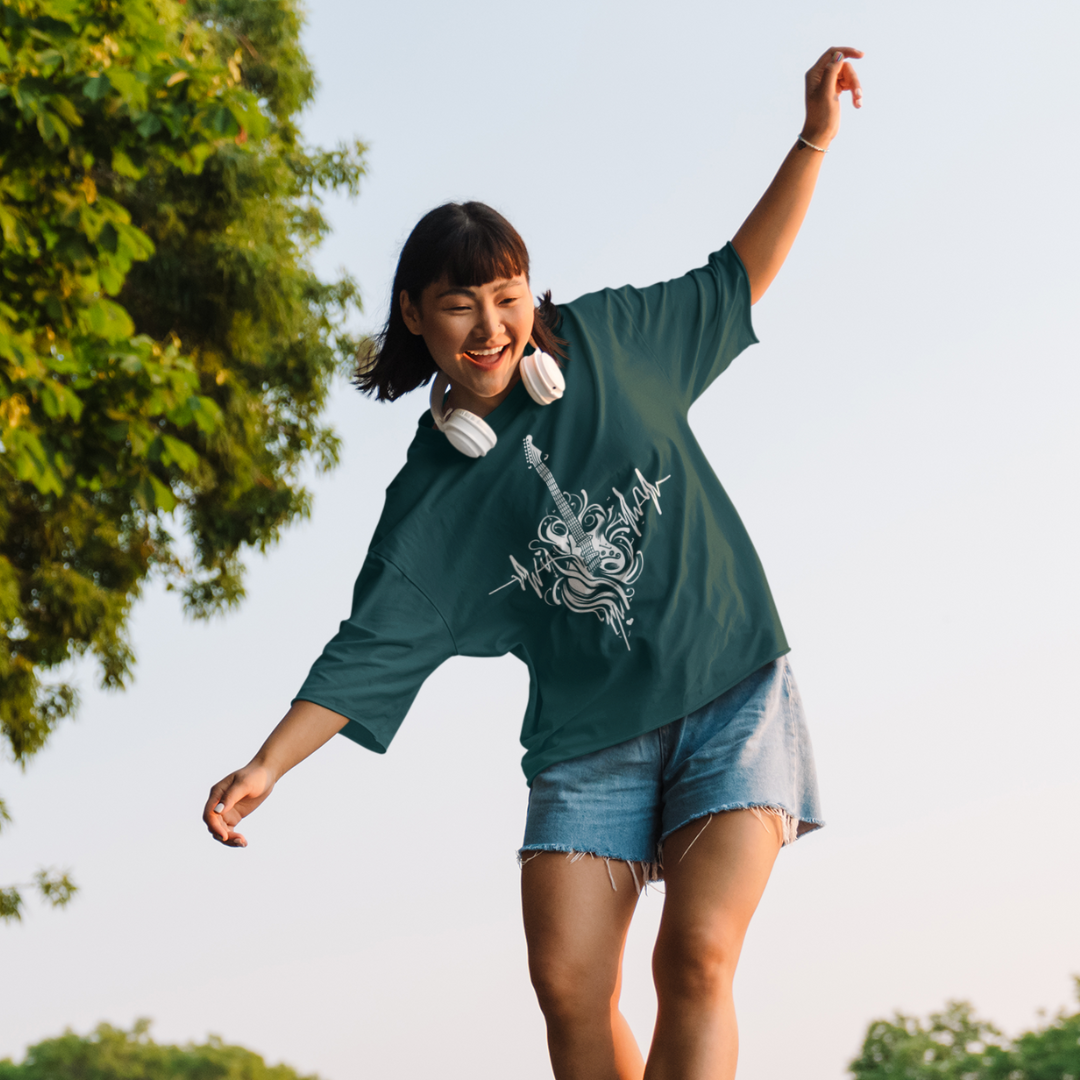 Guitar Heart – The ultimate classic oversized unisex T-shirt, a must-have for your collection!